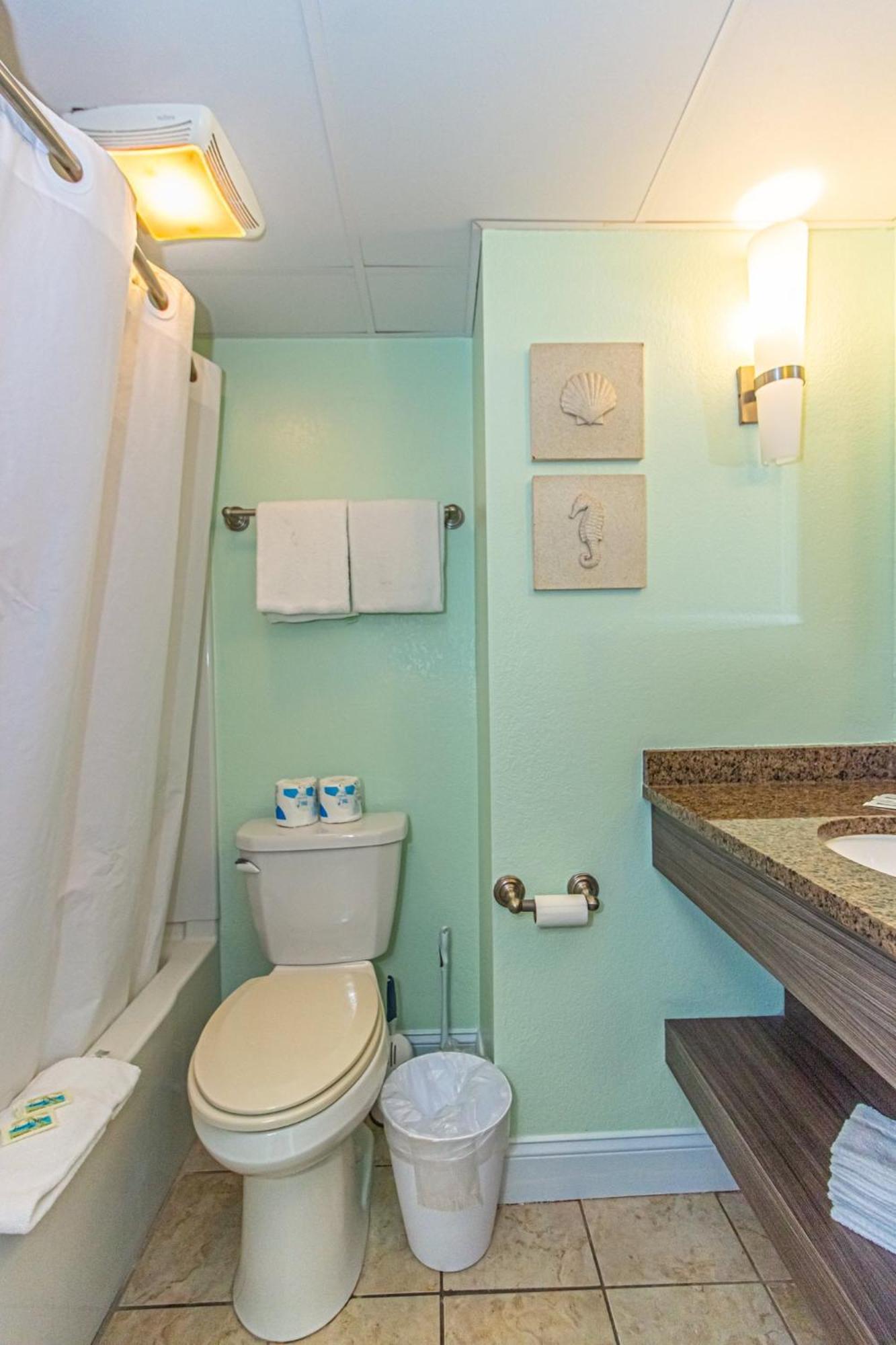 Oversized Ocean View Queen Suite With Beautiful Fireplace And Accents - Sleeps 4 Guests! Myrtle Beach Quarto foto