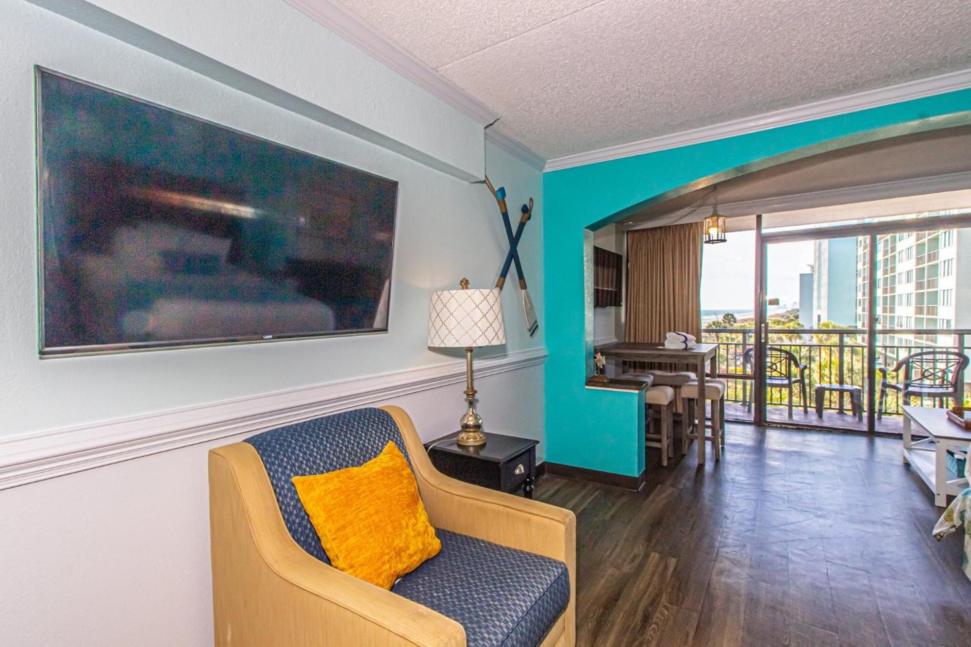 Oversized Ocean View Queen Suite With Beautiful Fireplace And Accents - Sleeps 4 Guests! Myrtle Beach Quarto foto