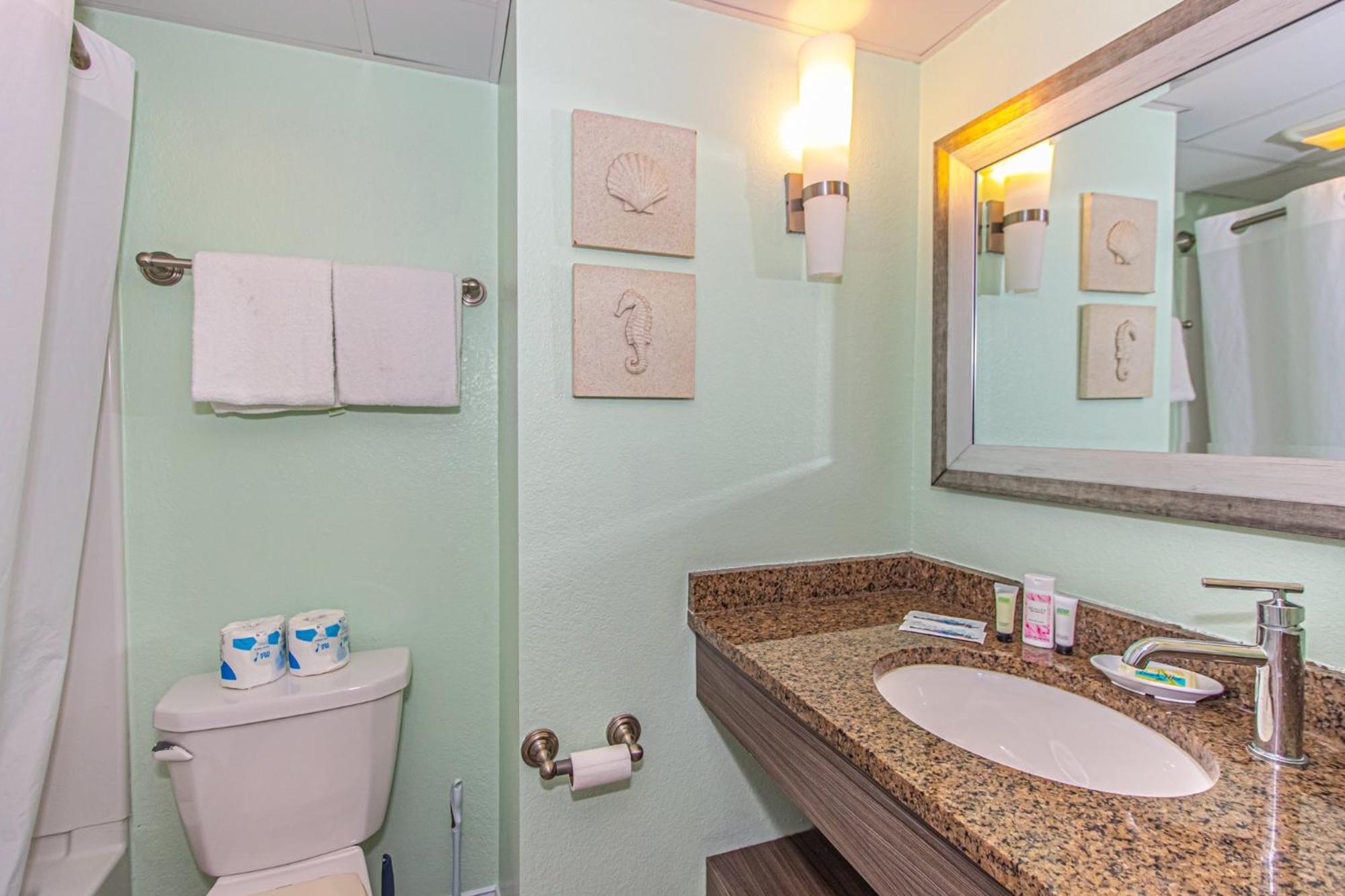 Oversized Ocean View Queen Suite With Beautiful Fireplace And Accents - Sleeps 4 Guests! Myrtle Beach Quarto foto